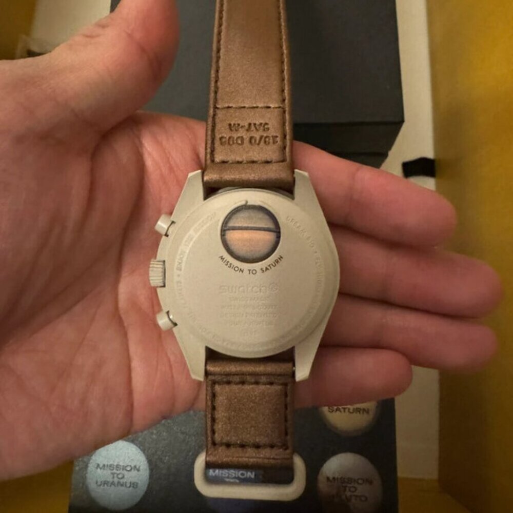 NEW IN BOX Omega x Swatch Bioceramic Moonswatch - Mission to Saturn Wristwatch - Picture 6 of 7